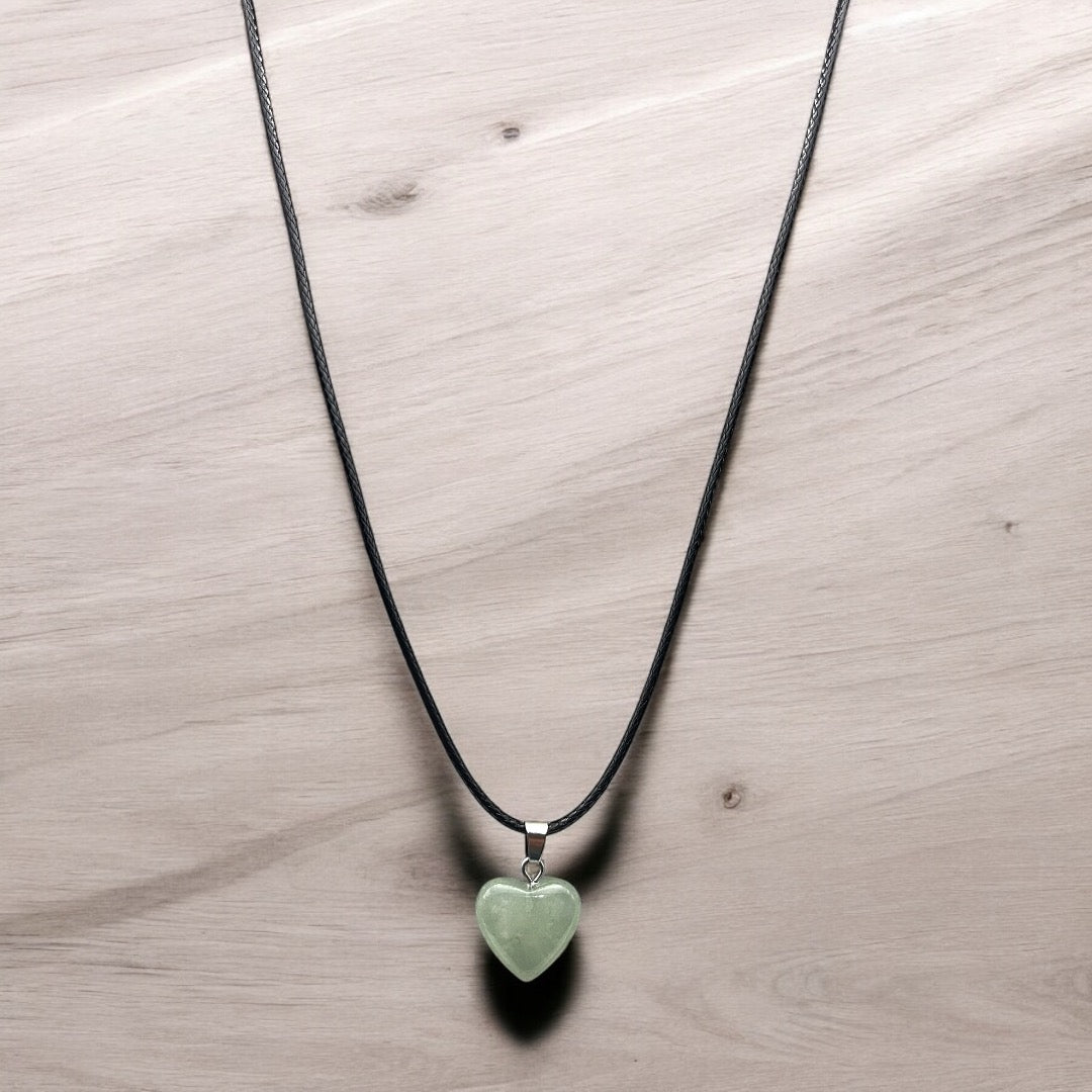 Collar de corazón de jade verde