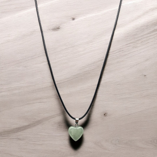 Collar de corazón de jade verde