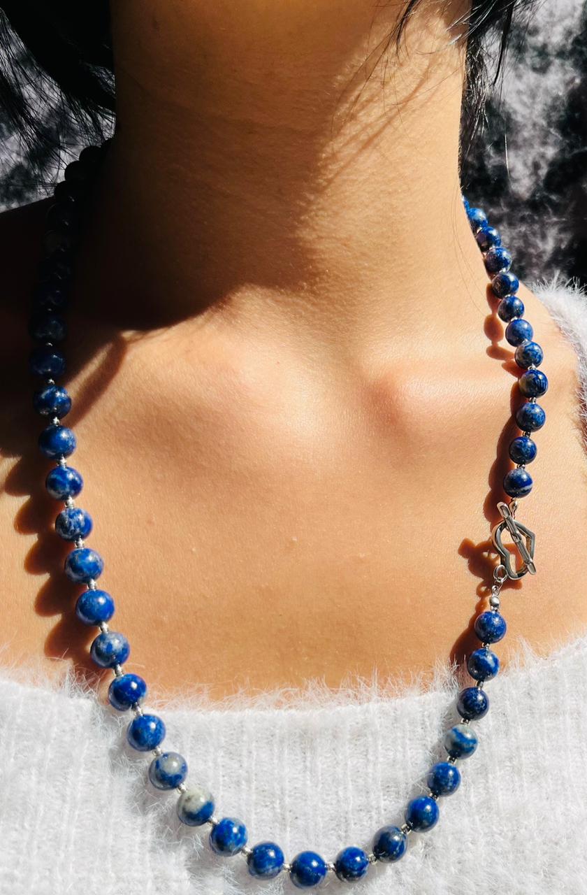 Collar de Lapislázuli con Dije Corazón Flechado.
