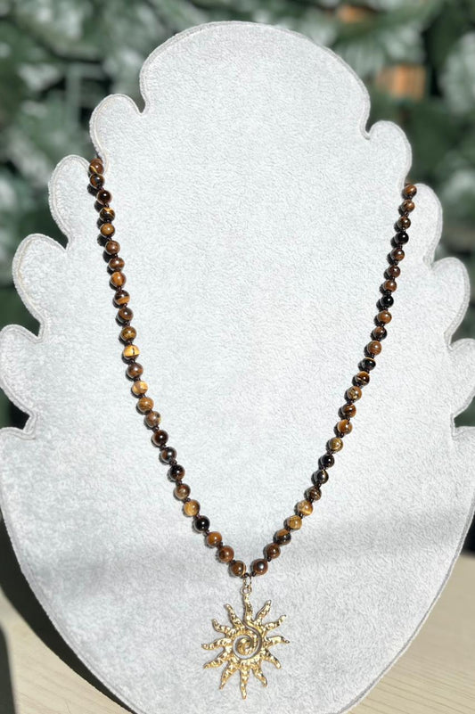 Collar Ojo de Tigre con Colgante de Sol Dorado